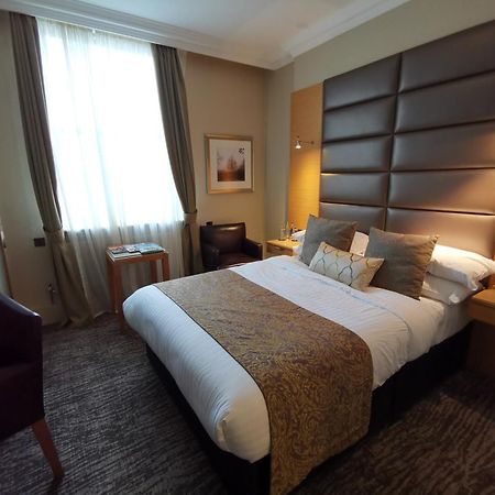 Woodlands Park Hotel Cobham Kültér fotó