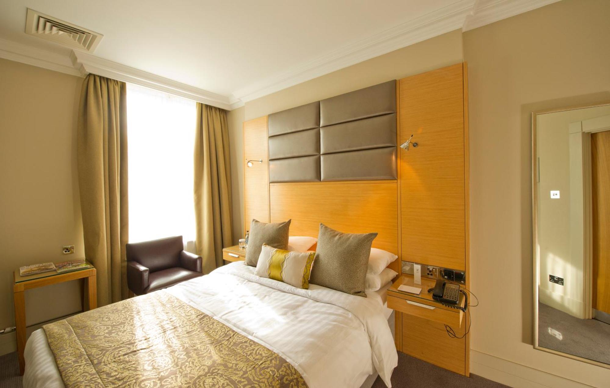 Woodlands Park Hotel Cobham Kültér fotó