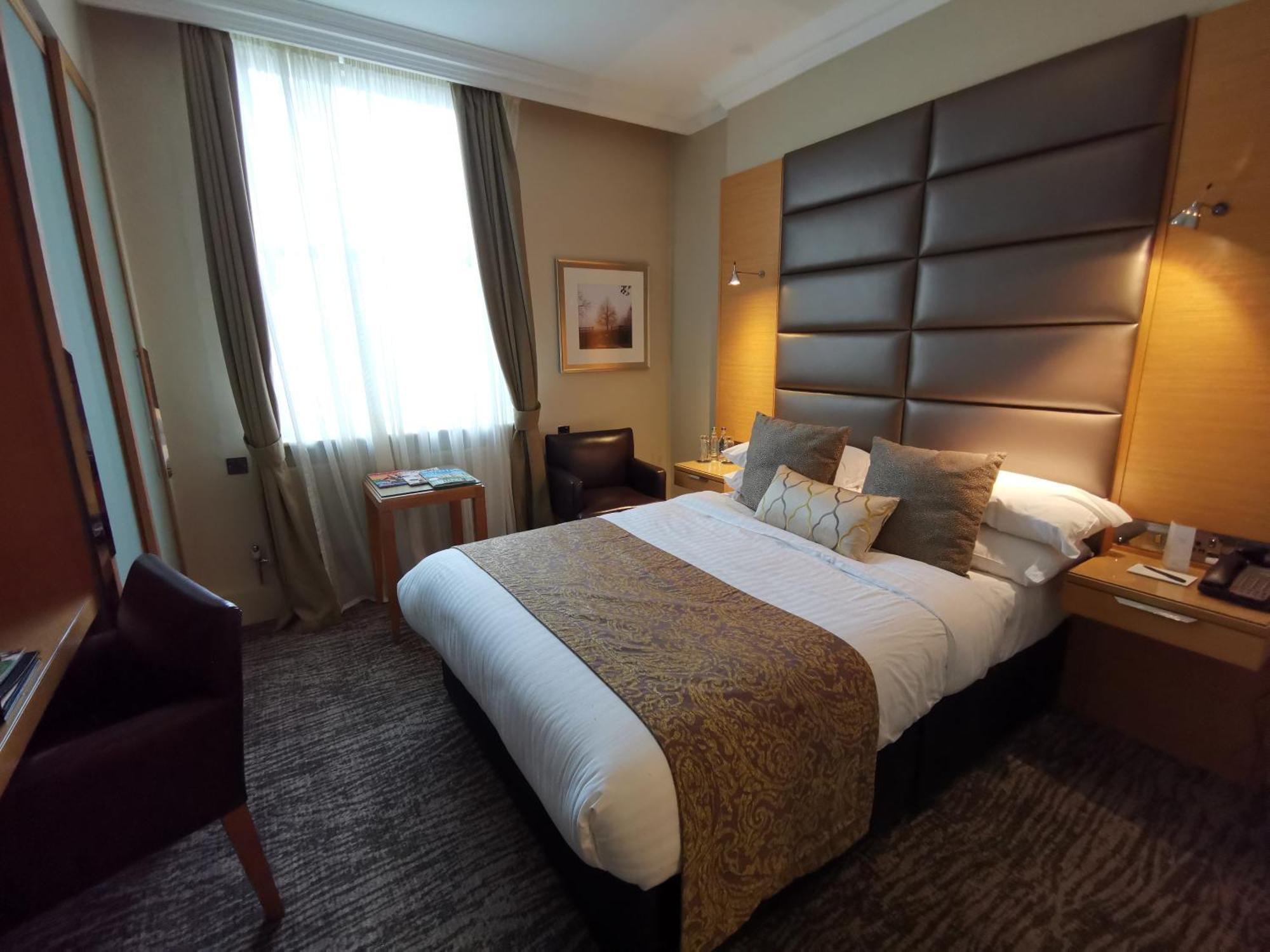 Woodlands Park Hotel Cobham Kültér fotó